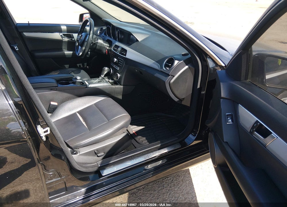 2013 MERCEDES-BENZ C 250 SPORT VIN: WDDGF4HB1DR293196