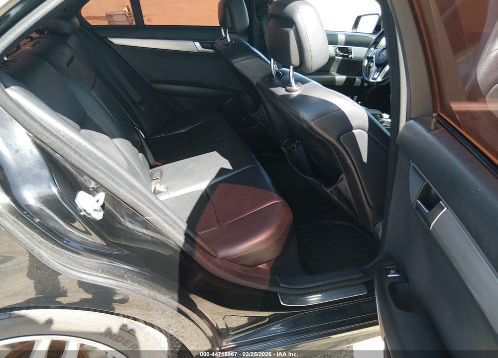 2013 MERCEDES-BENZ C 250 SPORT VIN: WDDGF4HB1DR293196