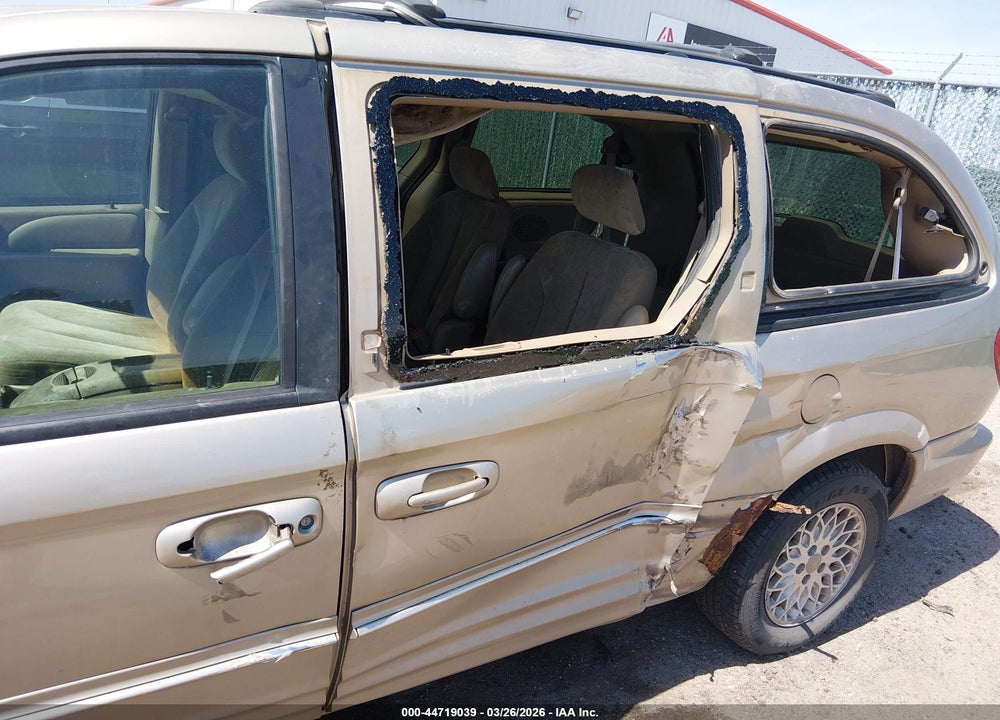 2002 CHRYSLER TOWN & COUNTRY LXI VIN: 2C4GP54L22R613211