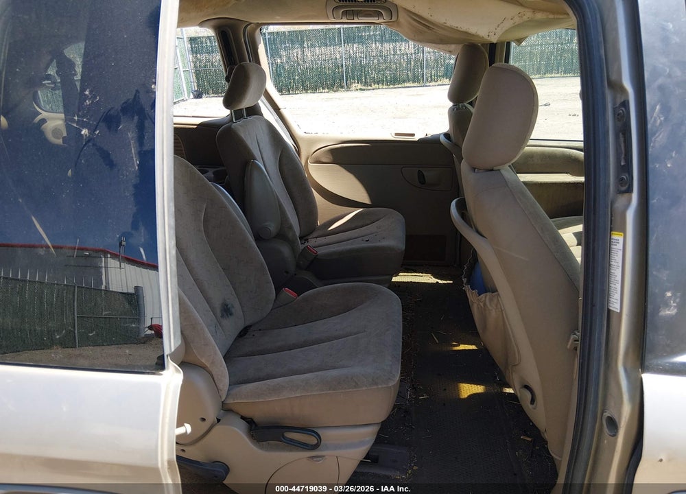 2002 CHRYSLER TOWN & COUNTRY LXI VIN: 2C4GP54L22R613211
