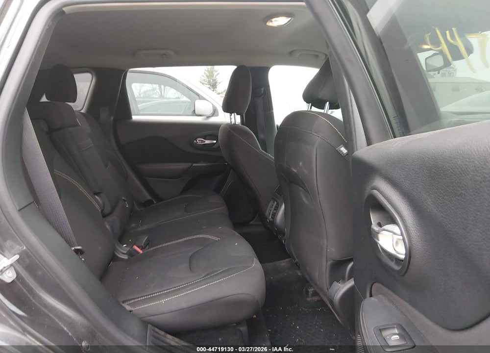 2016 JEEP CHEROKEE LATITUDE VIN: 1C4PJLCBXGW137321
