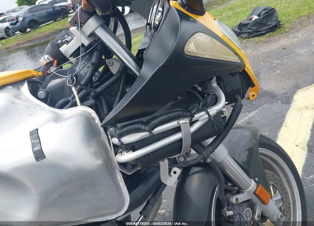 2000 BMW R1100 S VIN: WB10432A7YZB51372