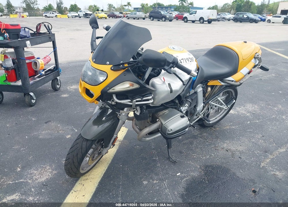 2000 BMW R1100 S VIN: WB10432A7YZB51372