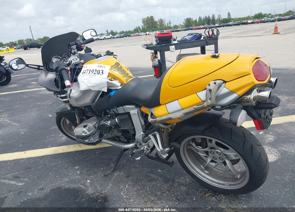 2000 BMW R1100 S VIN: WB10432A7YZB51372