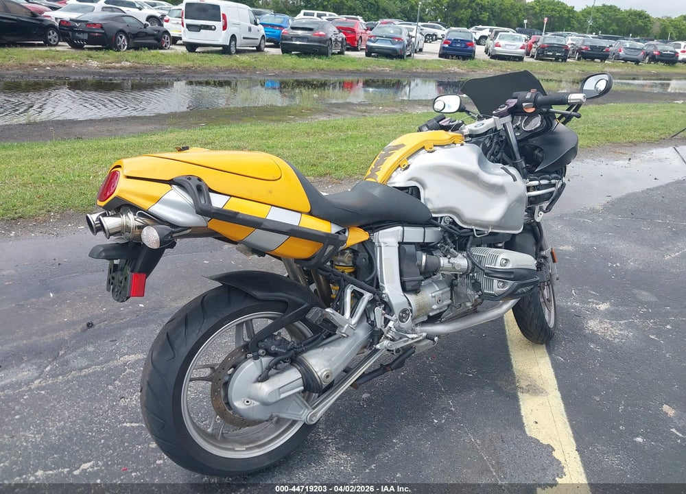 2000 BMW R1100 S VIN: WB10432A7YZB51372