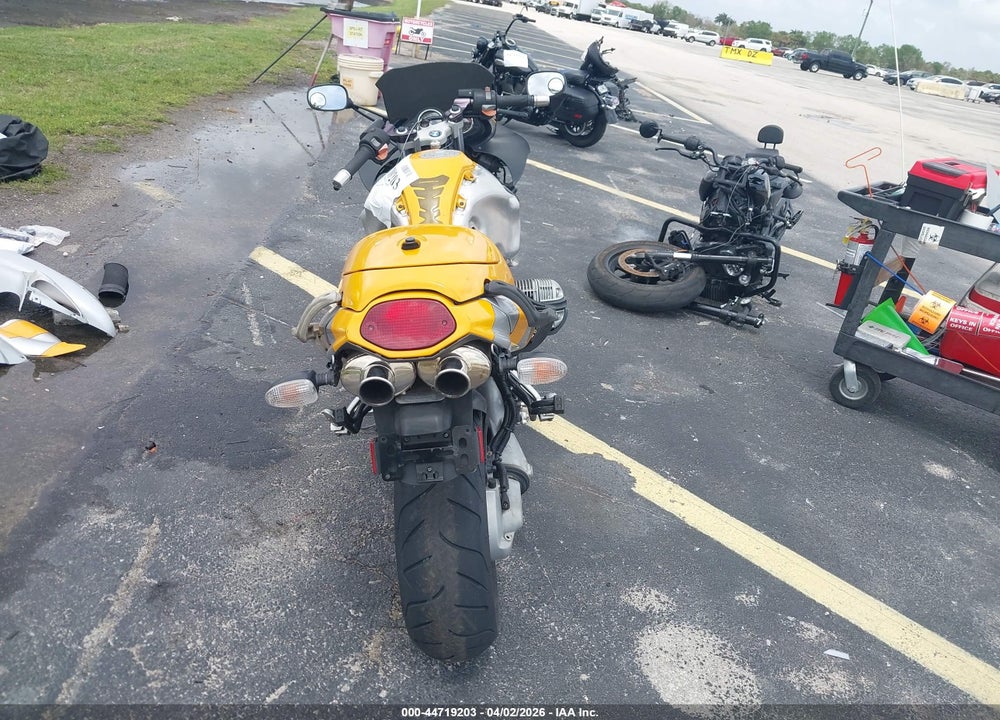 2000 BMW R1100 S VIN: WB10432A7YZB51372