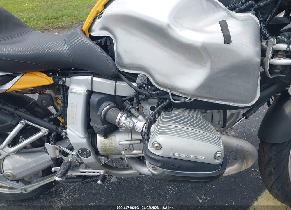 2000 BMW R1100 S VIN: WB10432A7YZB51372