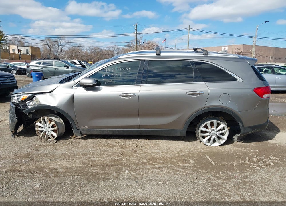 2016 KIA SORENTO 2.4L LX VIN: 5XYPGDA35GG172636
