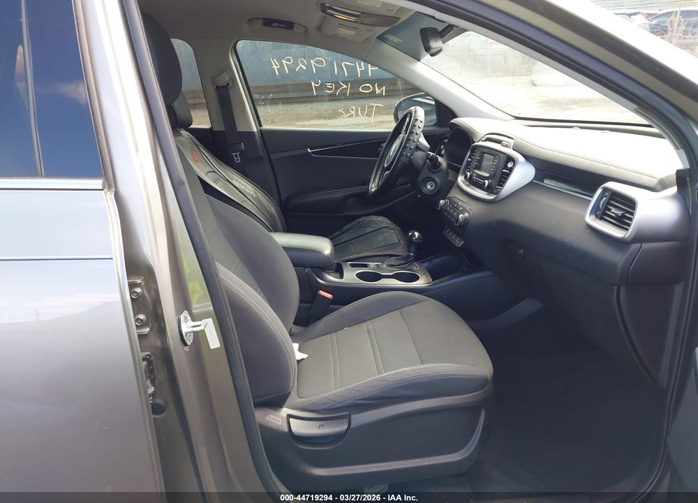 2016 KIA SORENTO 2.4L LX VIN: 5XYPGDA35GG172636