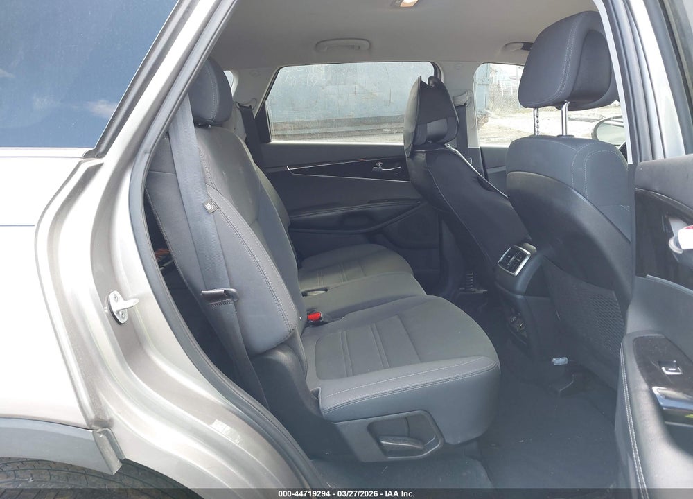 2016 KIA SORENTO 2.4L LX VIN: 5XYPGDA35GG172636
