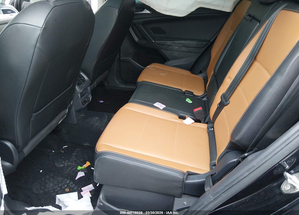 2018 VOLKSWAGEN TIGUAN VIN: 3VV2B7AX4JM214545