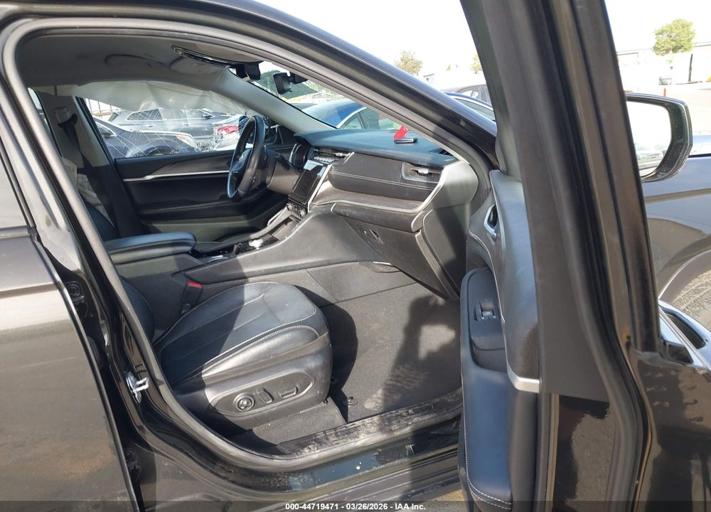2022 JEEP GRAND CHEROKEE L LIMITED 4X2 VIN: 1C4RJJBG0N8636558