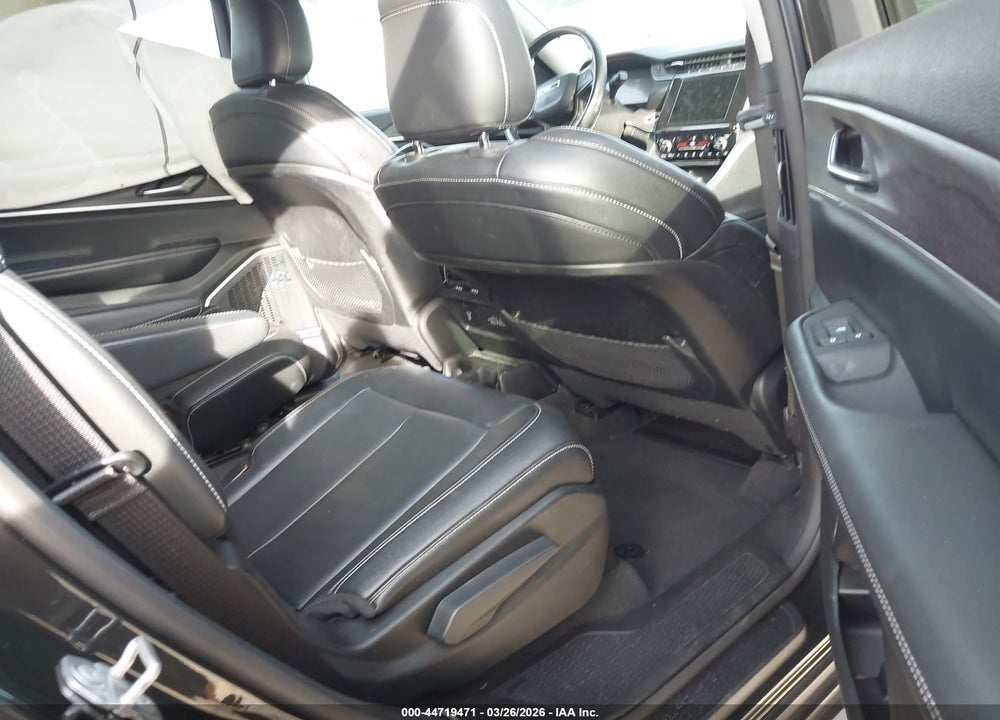2022 JEEP GRAND CHEROKEE L LIMITED 4X2 VIN: 1C4RJJBG0N8636558
