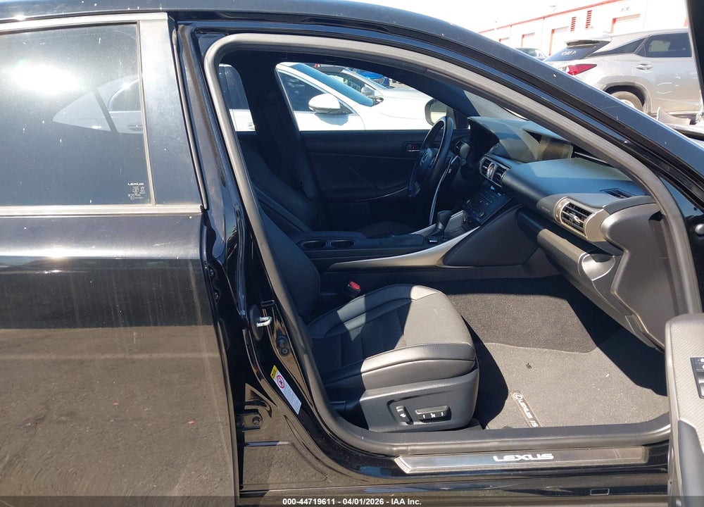 2016 LEXUS IS 200T VIN: JTHBA1D2XG5033381