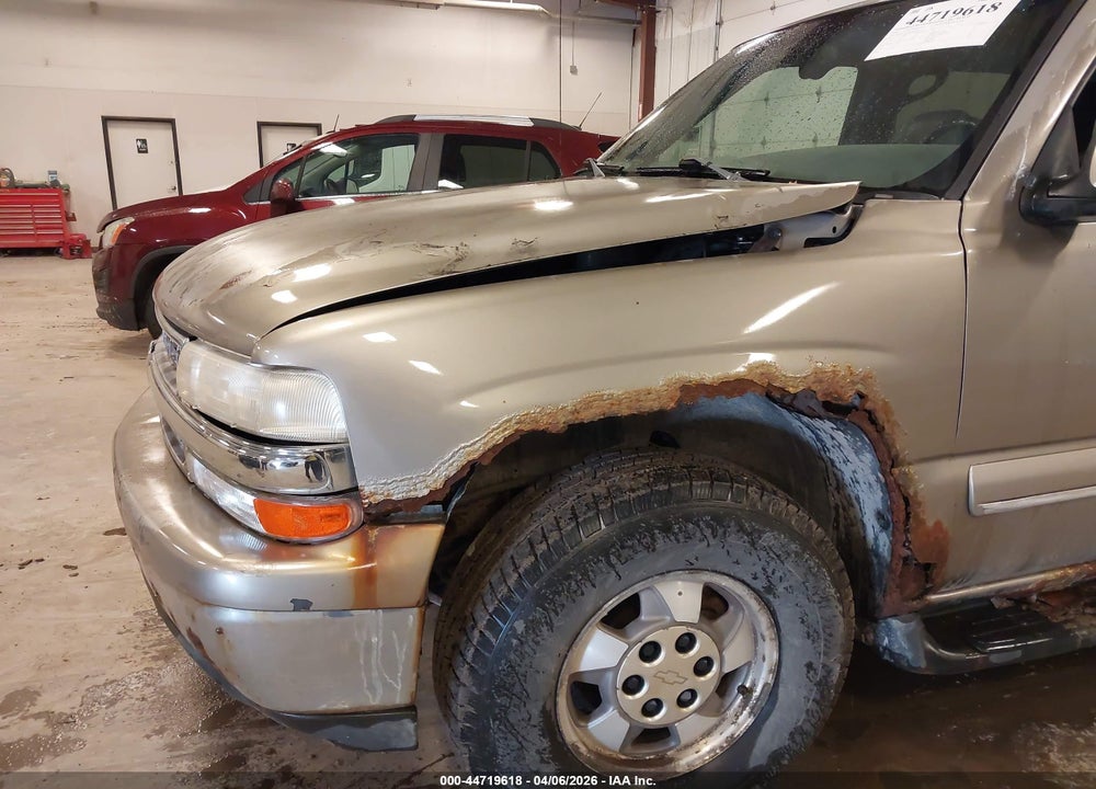 2001 CHEVROLET SUBURBAN 1500 LT VIN: 3GNFK16T21G286997