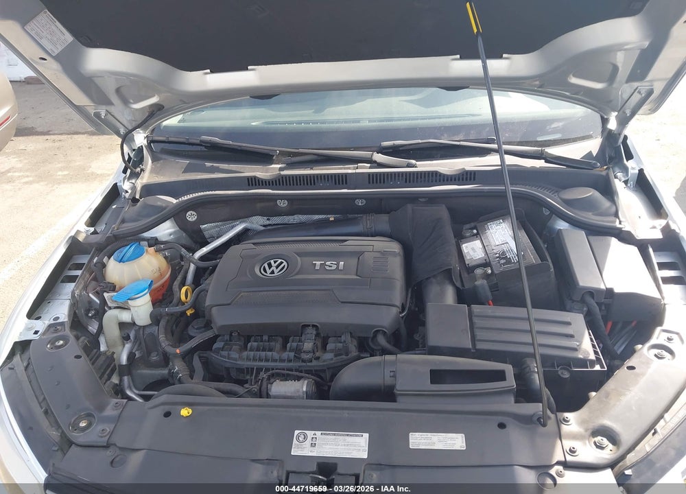 2015 VOLKSWAGEN JETTA 1.8T SE VIN: 3VWD17AJ4FM401956