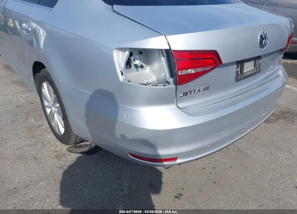 2015 VOLKSWAGEN JETTA 1.8T SE VIN: 3VWD17AJ4FM401956
