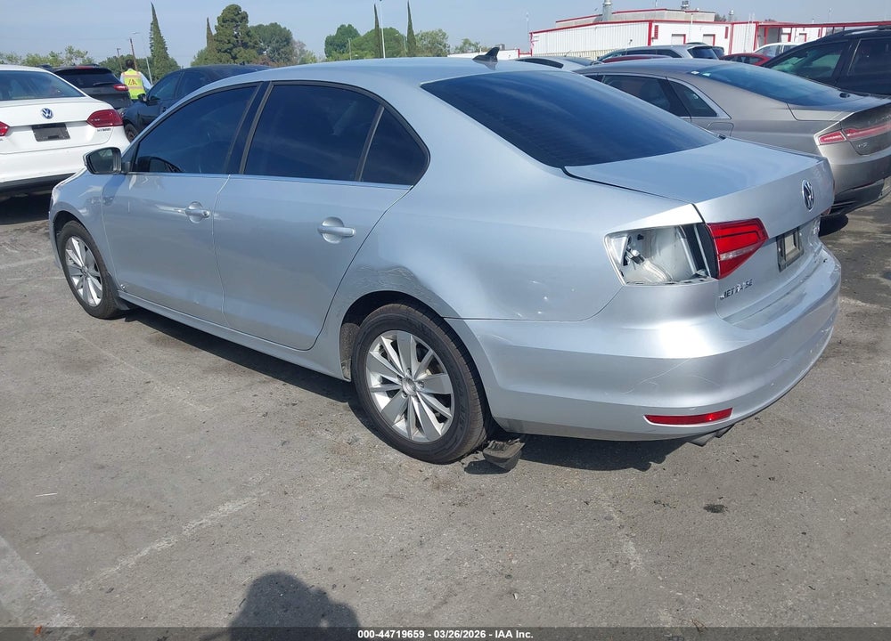 2015 VOLKSWAGEN JETTA 1.8T SE VIN: 3VWD17AJ4FM401956