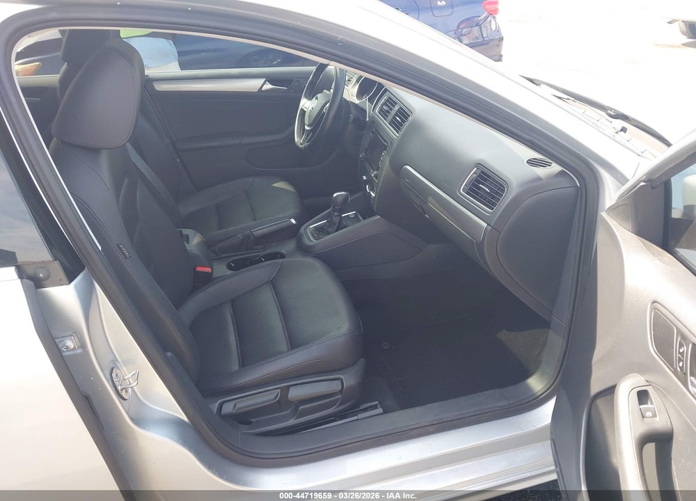 2015 VOLKSWAGEN JETTA 1.8T SE VIN: 3VWD17AJ4FM401956