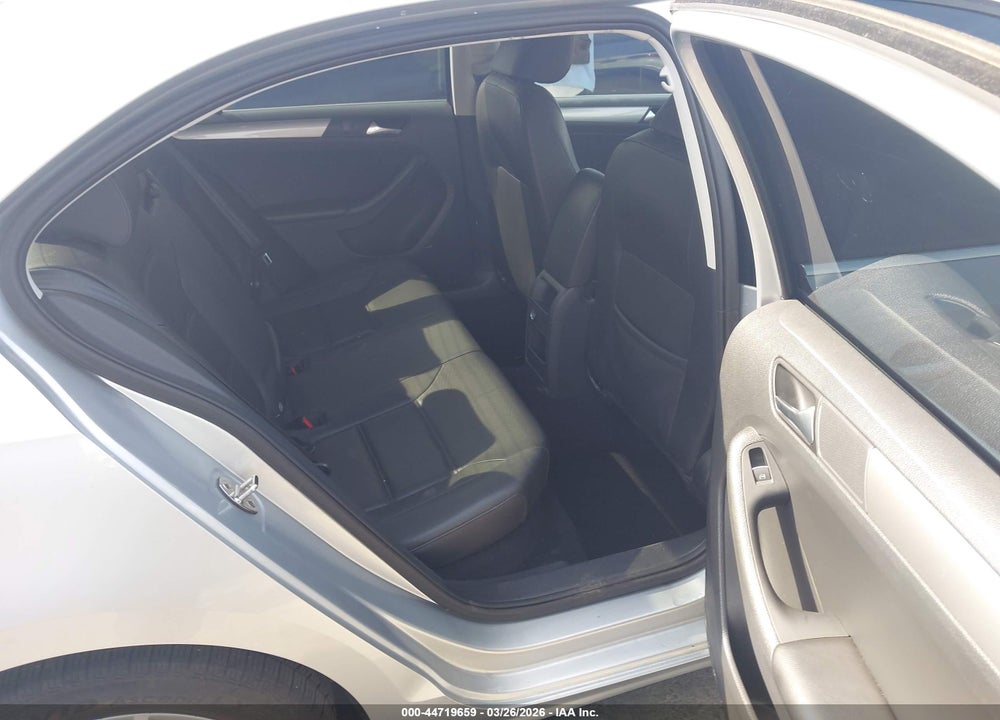 2015 VOLKSWAGEN JETTA 1.8T SE VIN: 3VWD17AJ4FM401956