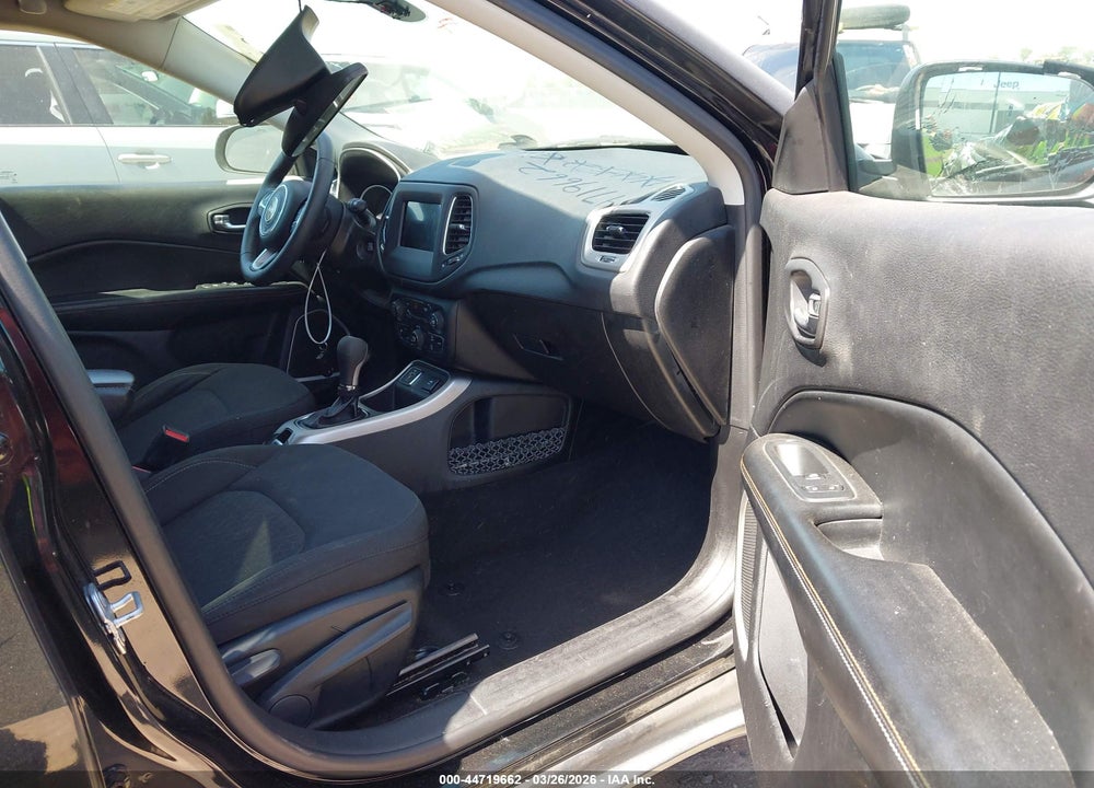 2019 JEEP COMPASS SPORT VIN: 3C4NJCAB5KT743652