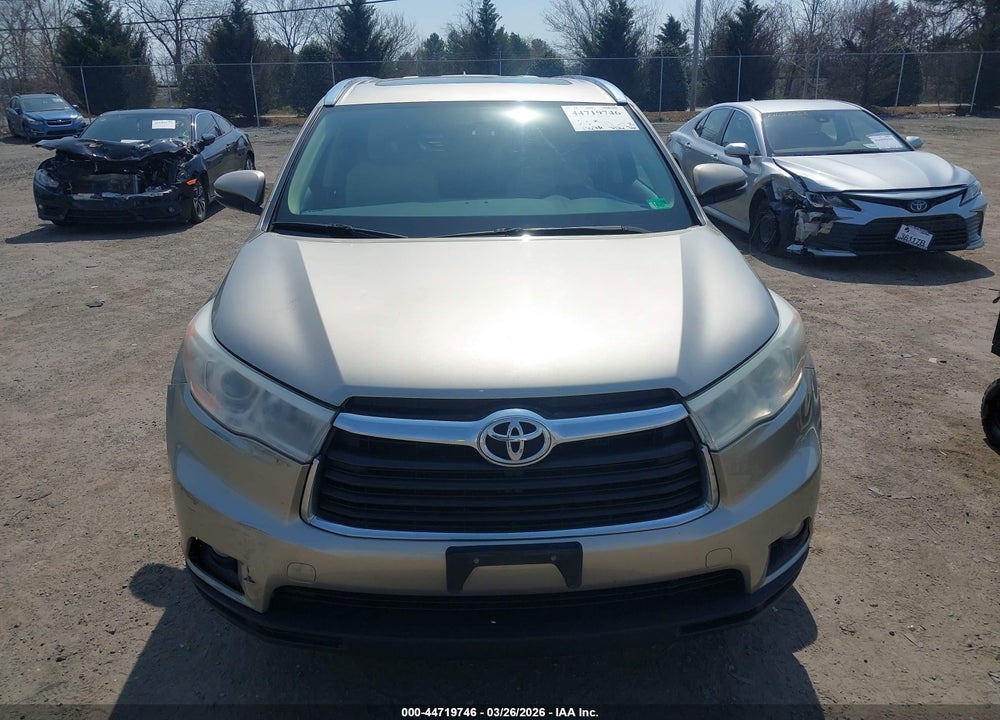 2014 TOYOTA HIGHLANDER XLE V6 VIN: 5TDJKRFH6ES012173