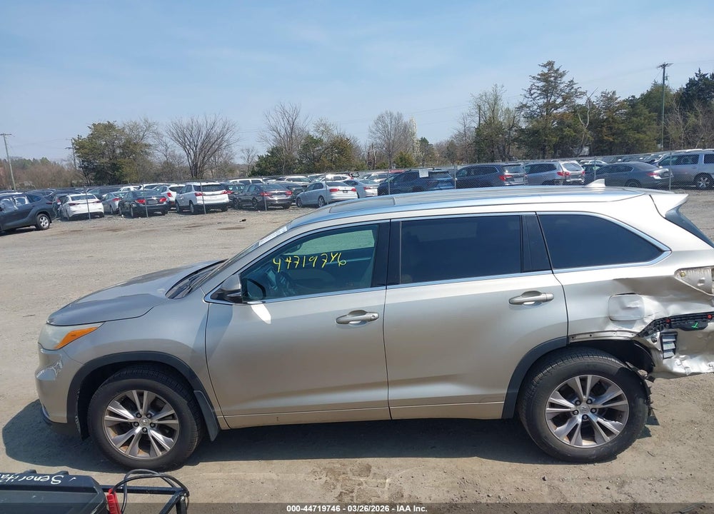 2014 TOYOTA HIGHLANDER XLE V6 VIN: 5TDJKRFH6ES012173