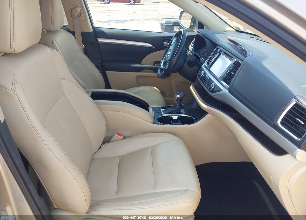 2014 TOYOTA HIGHLANDER XLE V6 VIN: 5TDJKRFH6ES012173