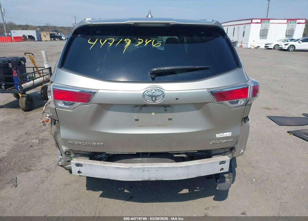 2014 TOYOTA HIGHLANDER XLE V6 VIN: 5TDJKRFH6ES012173