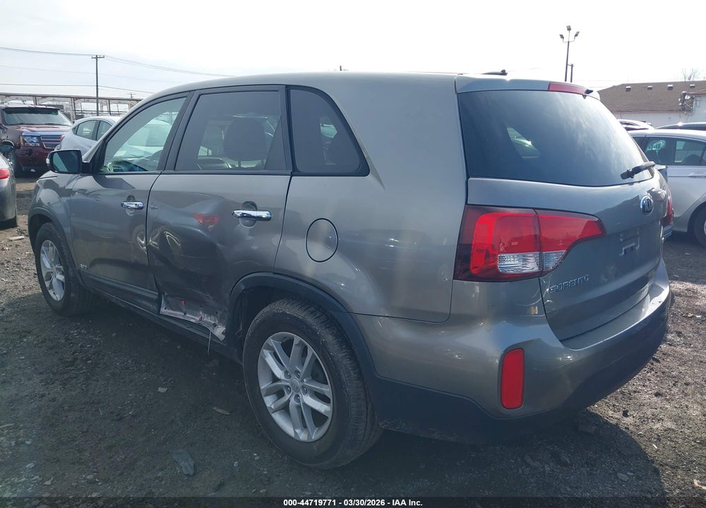 2015 KIA SORENTO LX VIN: 5XYKTCA65FG650563
