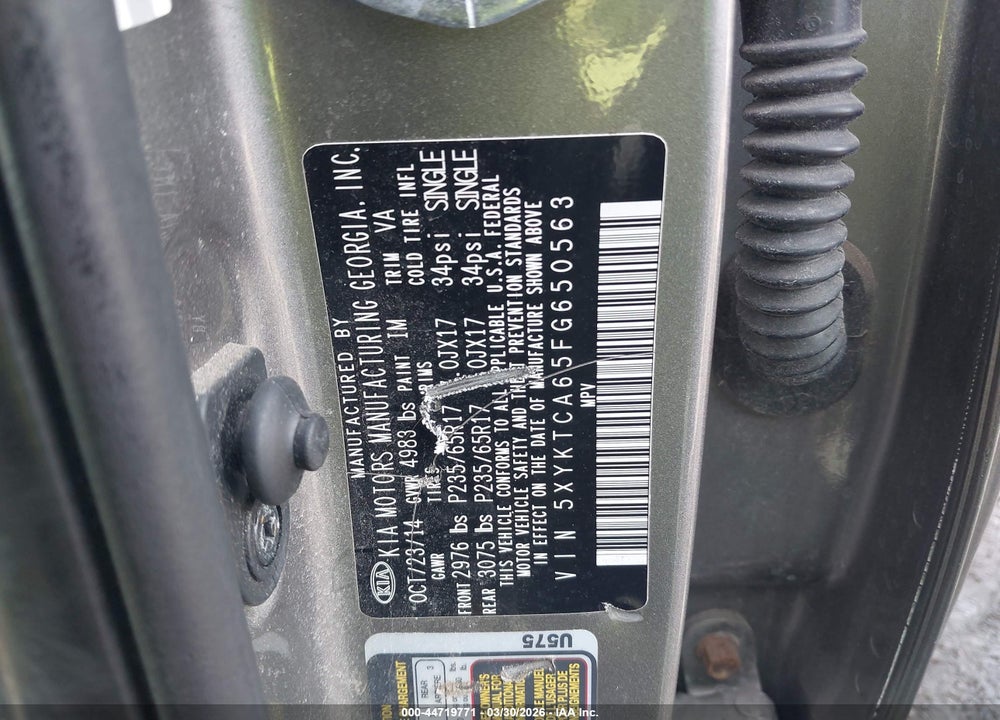 2015 KIA SORENTO LX VIN: 5XYKTCA65FG650563