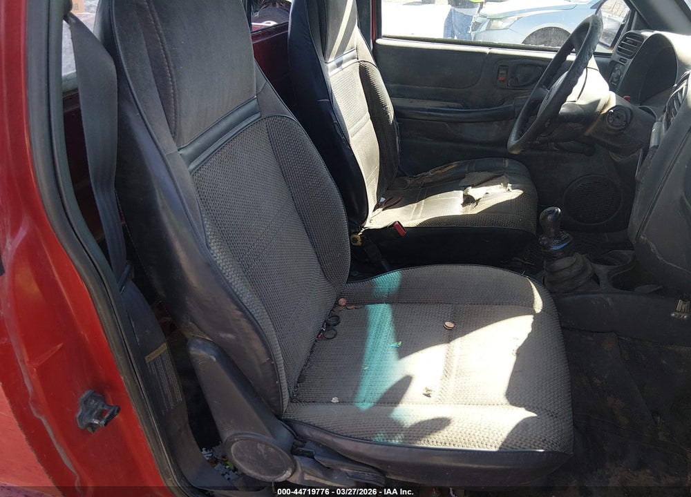 2000 CHEVROLET S-10 VIN: 1GCDT14W2YK154321