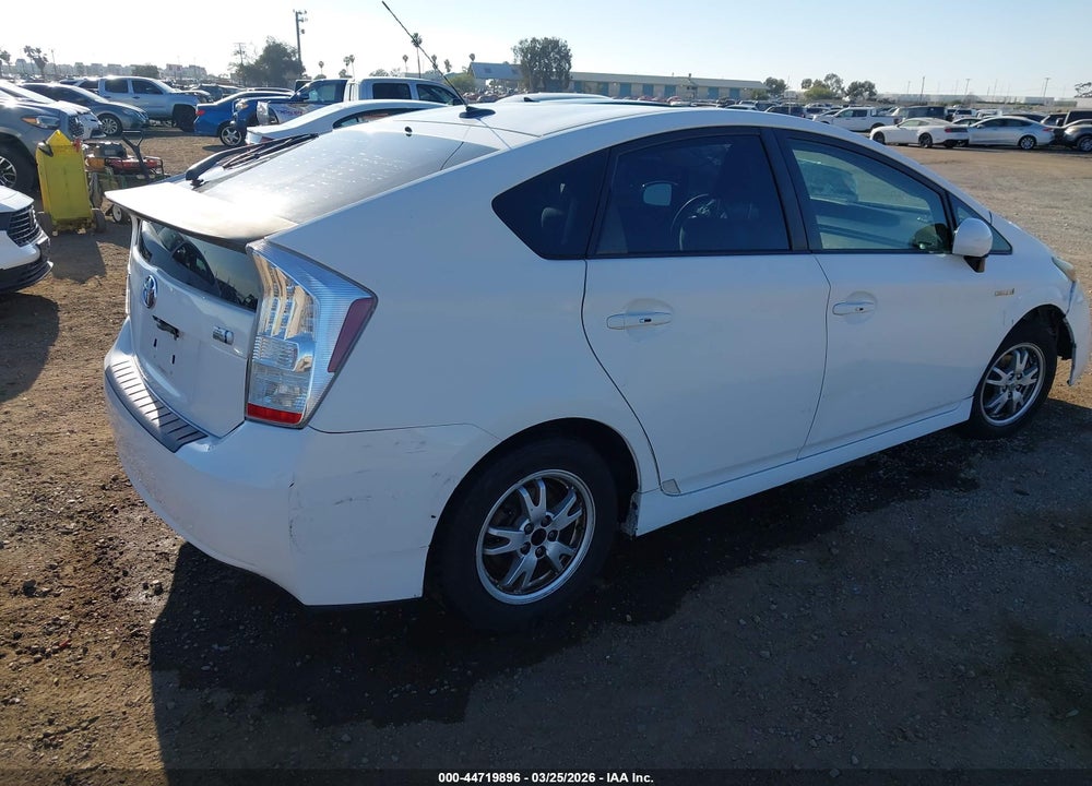 2011 TOYOTA PRIUS TWO VIN: JTDKN3DU2B5337008