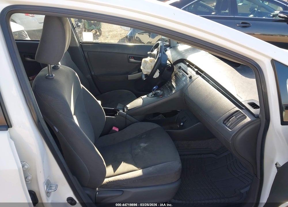 2011 TOYOTA PRIUS TWO VIN: JTDKN3DU2B5337008
