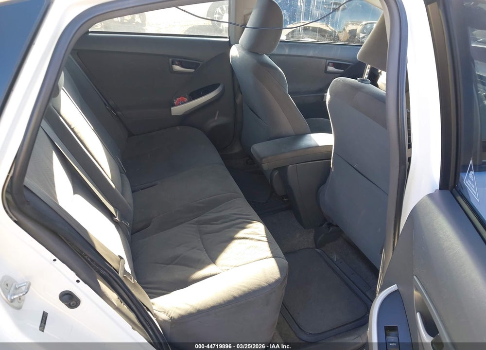 2011 TOYOTA PRIUS TWO VIN: JTDKN3DU2B5337008
