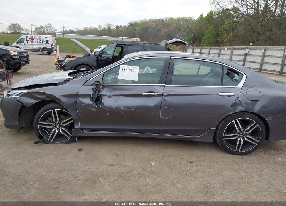 2017 HONDA ACCORD TOURING V6 VIN: 1HGCR3F9XHA034948
