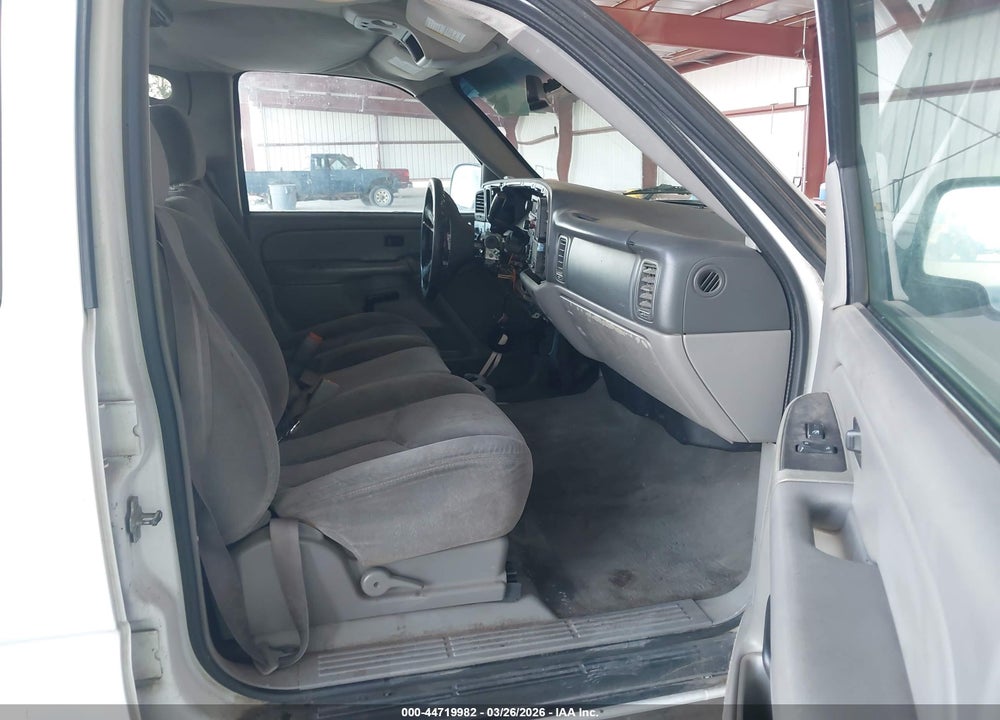 2005 CHEVROLET AVALANCHE 1500 LS VIN: 3GNEC12Z25G211970