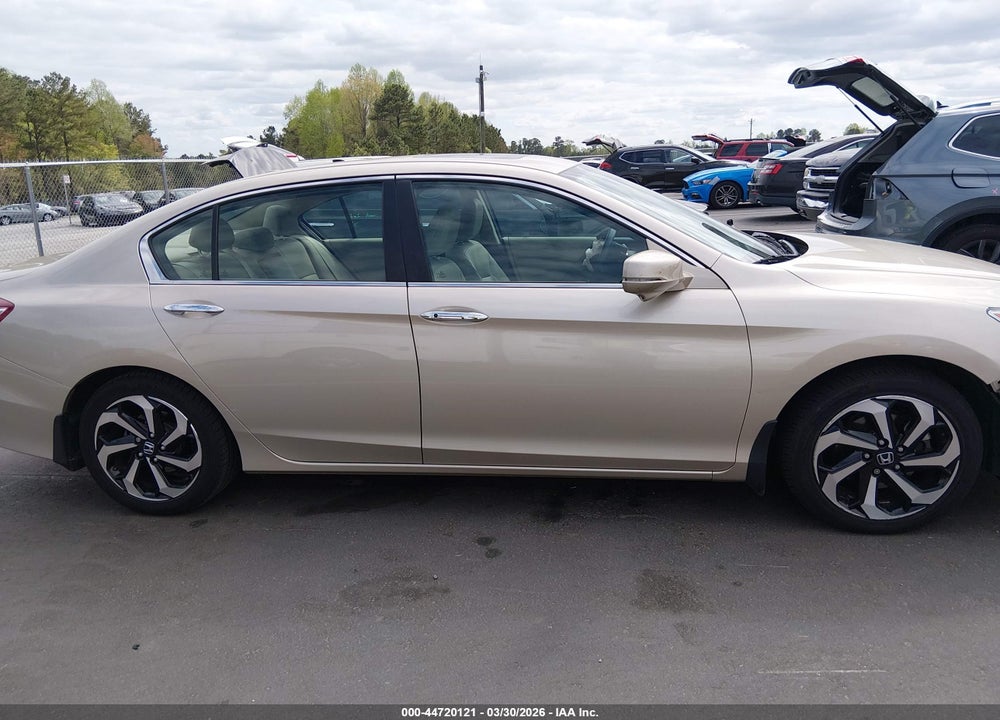 2017 HONDA ACCORD EX-L VIN: 1HGCR2F82HA245708