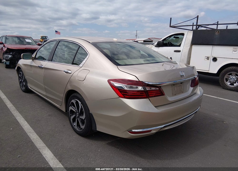 2017 HONDA ACCORD EX-L VIN: 1HGCR2F82HA245708