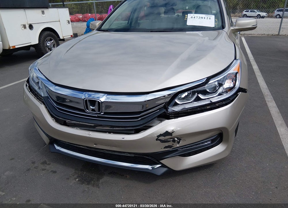 2017 HONDA ACCORD EX-L VIN: 1HGCR2F82HA245708