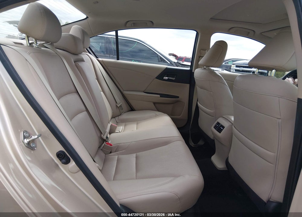 2017 HONDA ACCORD EX-L VIN: 1HGCR2F82HA245708