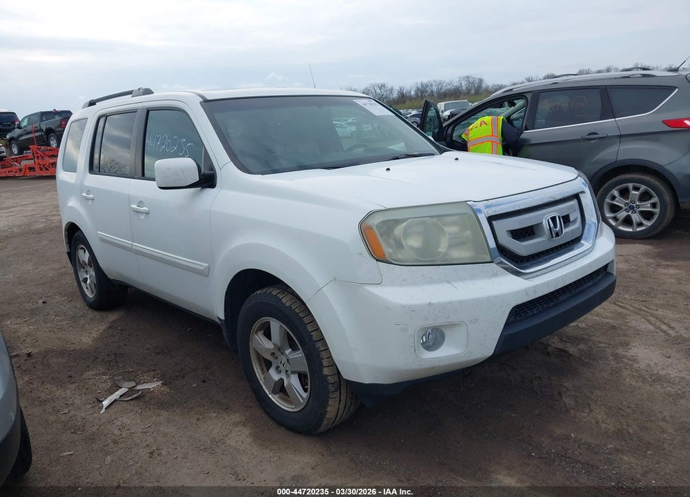 2011 HONDA PILOT EX-L VIN: 5FNYF4H55BB012061