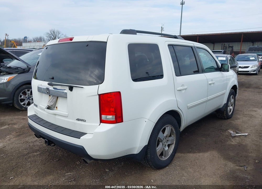 2011 HONDA PILOT EX-L VIN: 5FNYF4H55BB012061