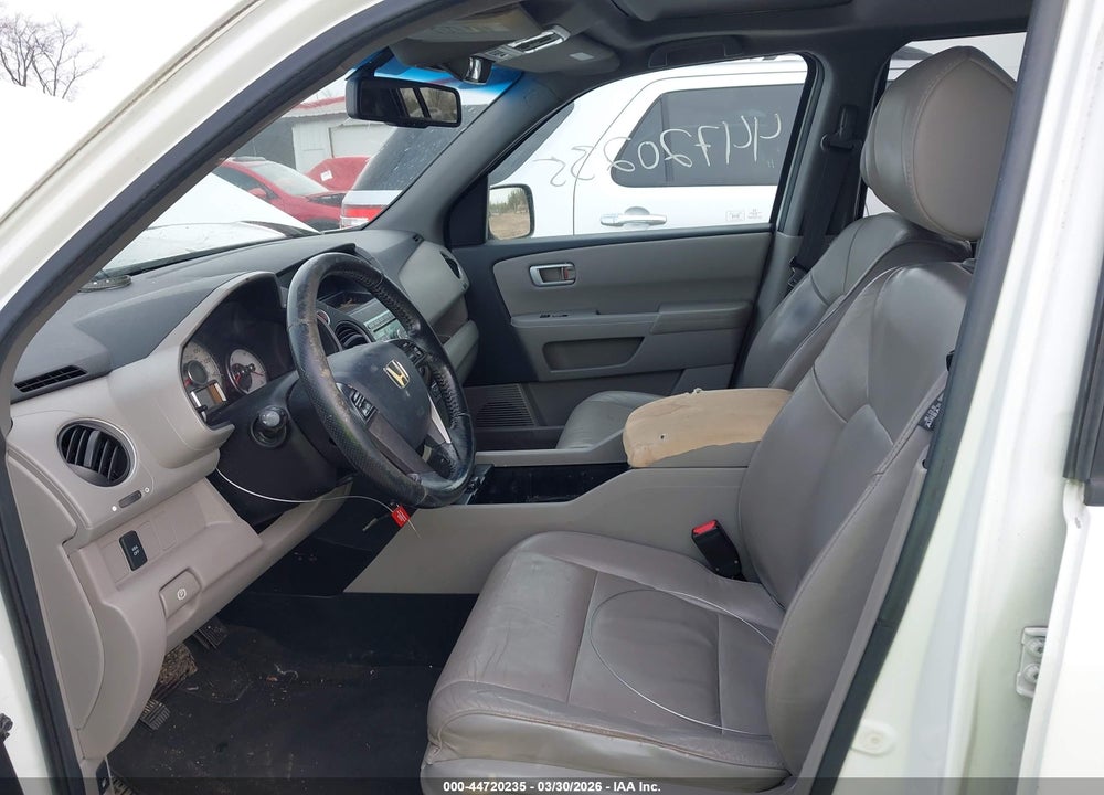 2011 HONDA PILOT EX-L VIN: 5FNYF4H55BB012061