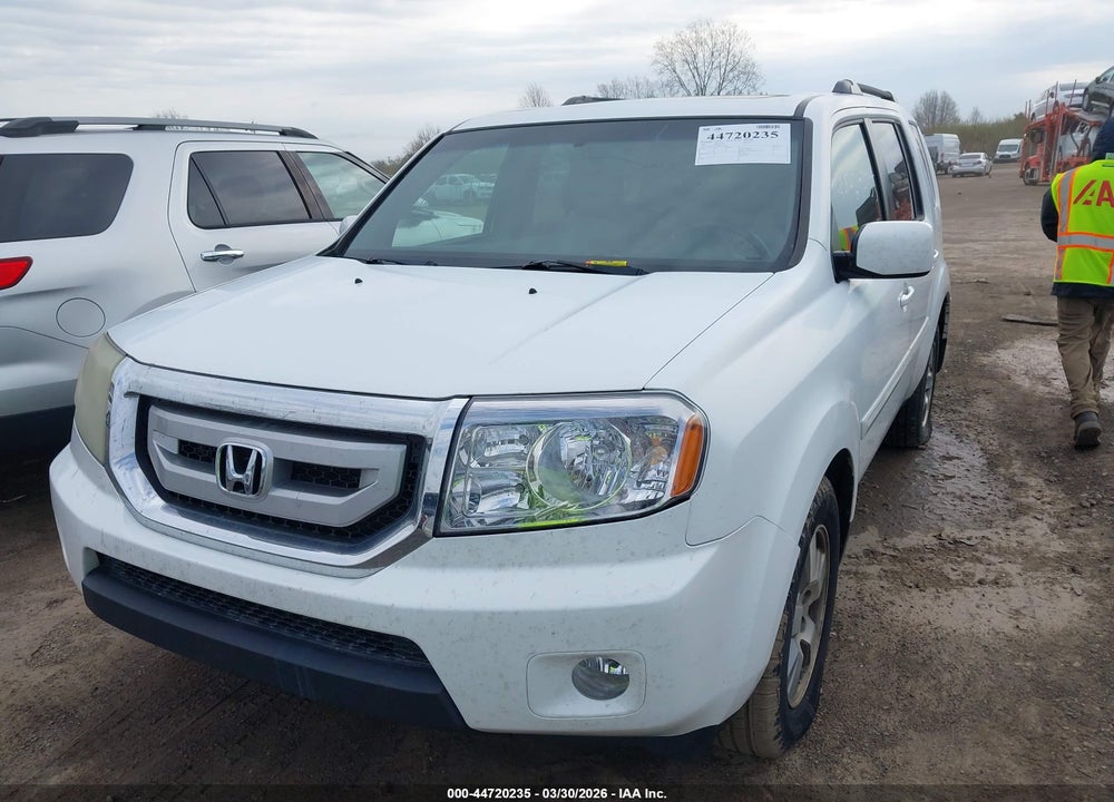 2011 HONDA PILOT EX-L VIN: 5FNYF4H55BB012061
