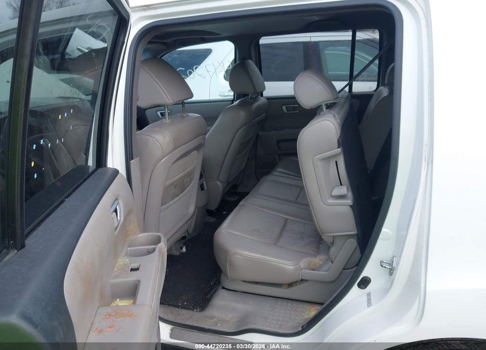 2011 HONDA PILOT EX-L VIN: 5FNYF4H55BB012061