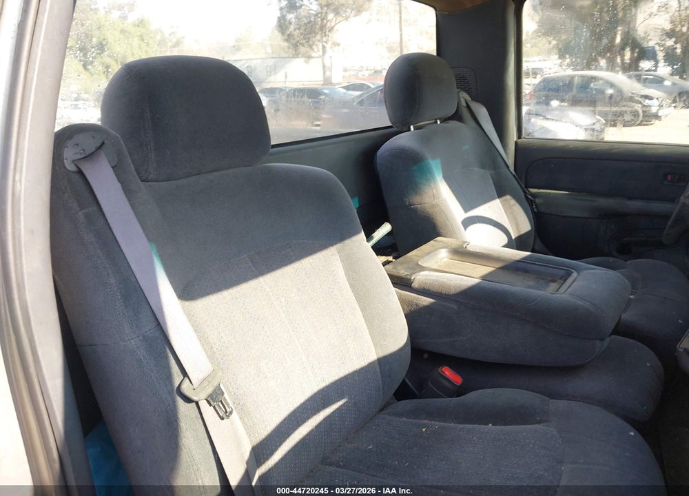 2000 CHEVROLET SILVERADO 1500 LS VIN: 1GCEC14T8YE289781