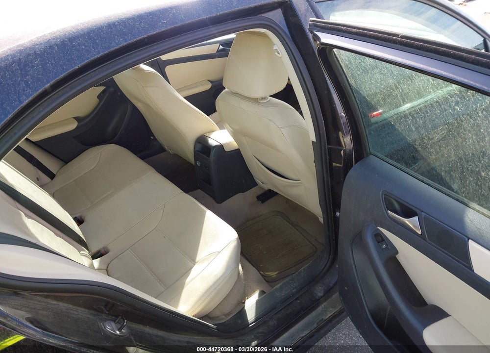 2011 VOLKSWAGEN JETTA 2.5L SE VIN: 3VWDZ7AJ6BM383432