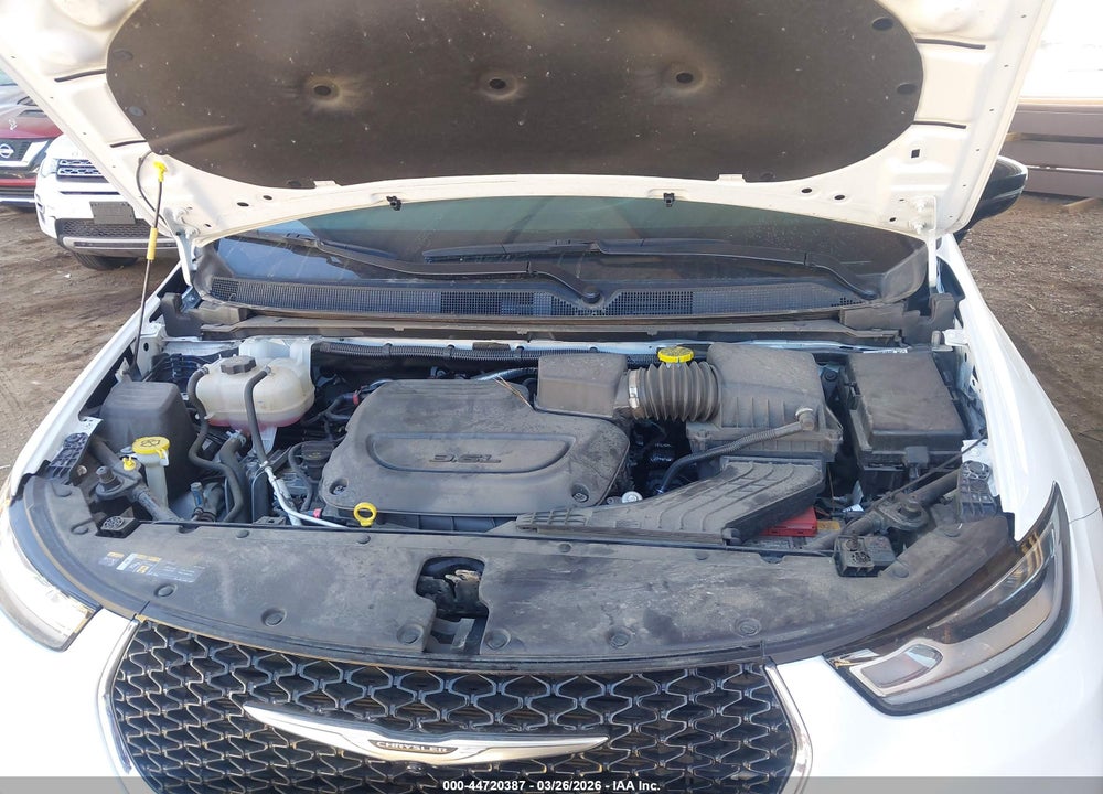 2024 CHRYSLER PACIFICA TOURING L VIN: 2C4RC1BG7RR152083