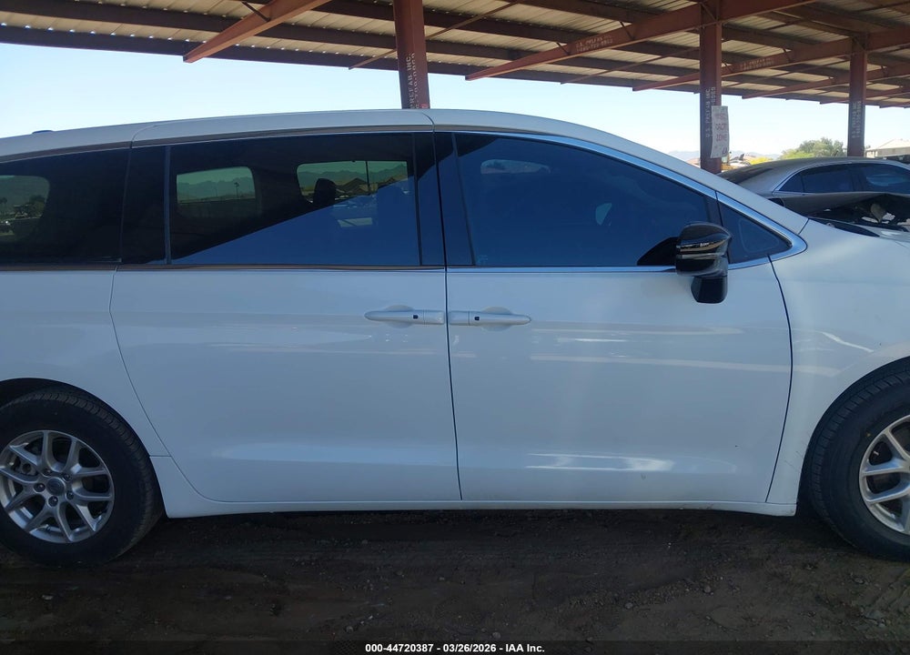 2024 CHRYSLER PACIFICA TOURING L VIN: 2C4RC1BG7RR152083